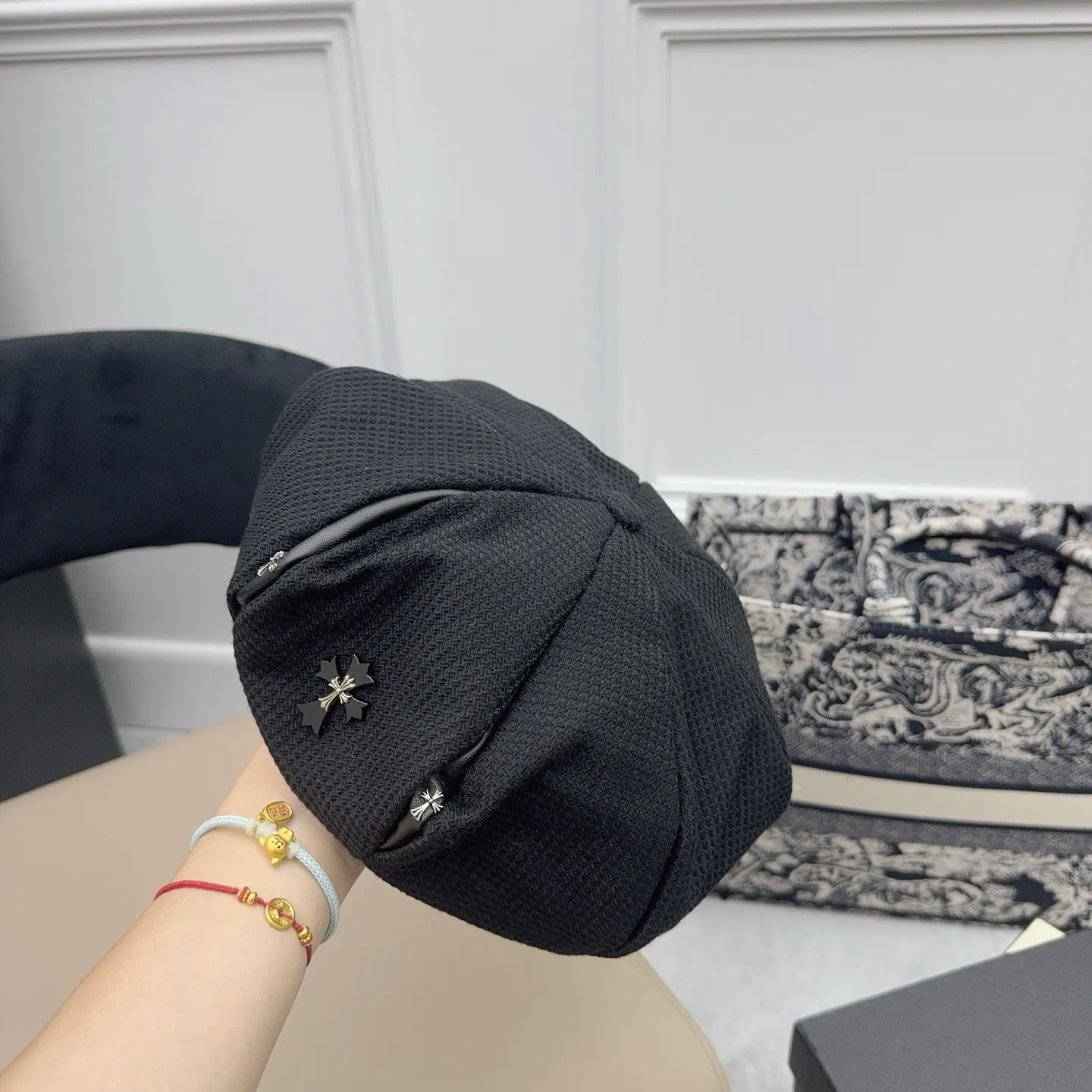 Crowe has something new in mind📣 High-end beret, heavy-duty design🤩 A must-have for fashionistas, the quality of the hat is impeccable‼ ️